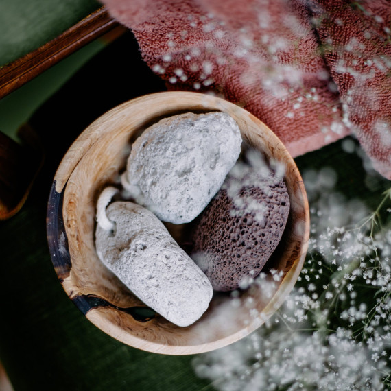 Pimpstein fra vulkansk lava hvit