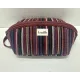 Oval toalettmappe M128-86 Stripet burgunder